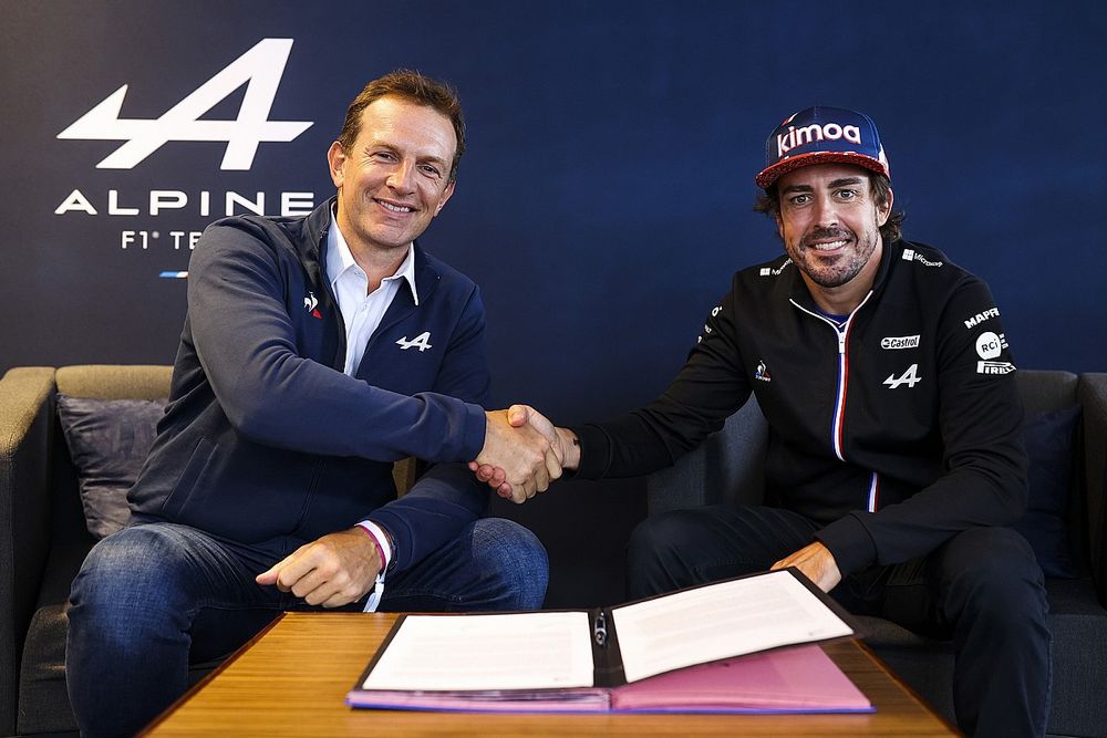 Laurent Rossi, CEO de Alpine, y Fernando Alonso, piloto de Alpine, ante la renovación de contrato para 2022