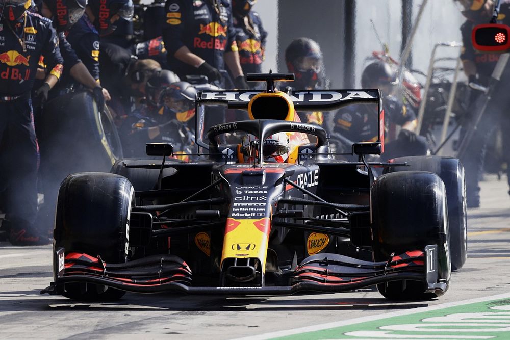 Red Bull: Про замену мотора Ферстаппена решим в субботу