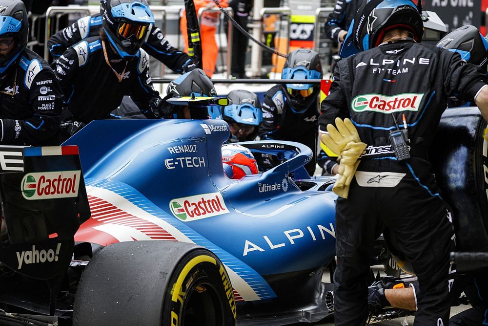 Esteban Ocon, Alpine A521, en boxes