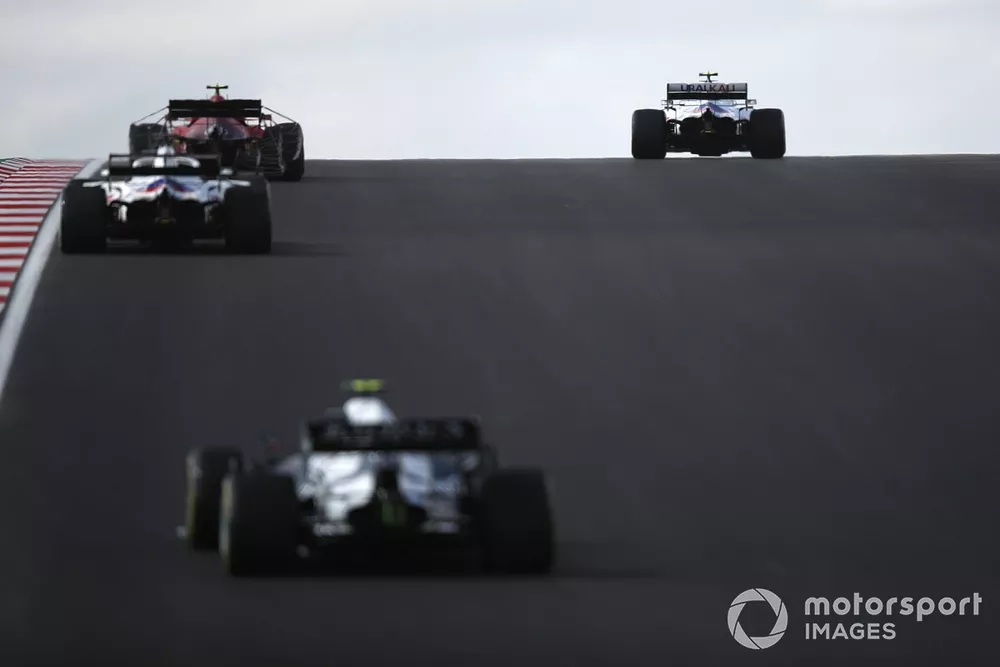 Mick Schumacher, Haas VF-21, Carlos Sainz Jr., Ferrari SF21, and Nikita Mazepin, Haas VF-21