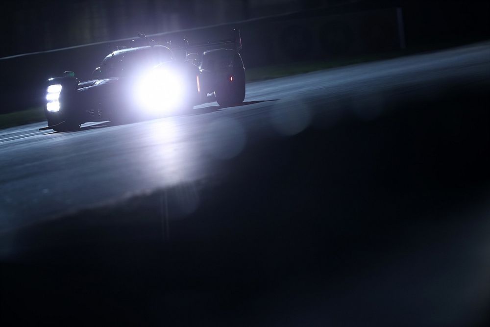Buemi leidt Toyota 1-2 in avondtraining op Le Mans