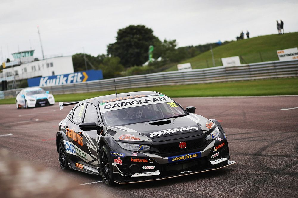Thruxton BTCC: Rowbottom snatches pole from Hill