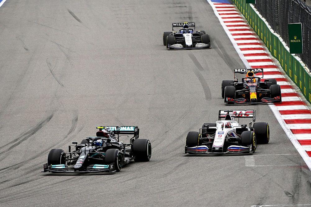 Bottas: Gridpenalty was niet om Verstappen te coveren