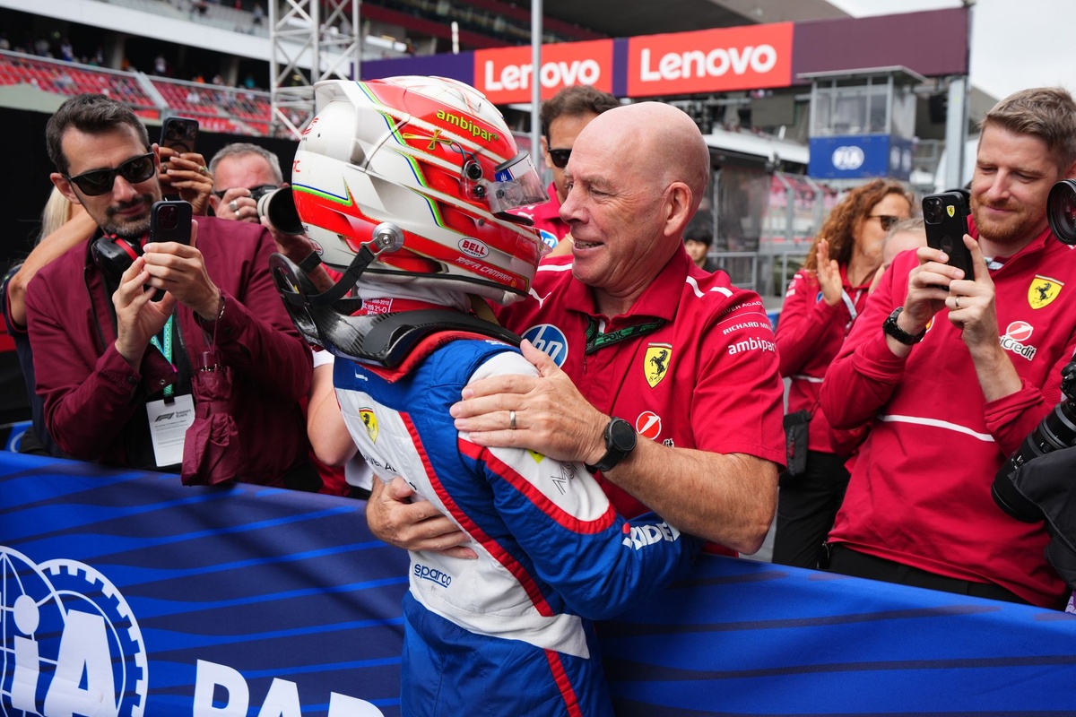 Vice-diretor da Ferrari F1 exalta Rafa Câmara: "Não poderíamos ter esperado algo melhor"