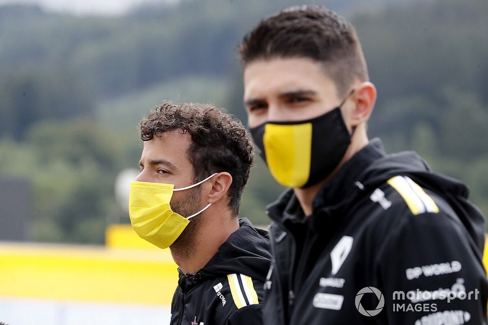 Daniel Ricciardo, Renault F1, and Esteban Ocon, Renault F1