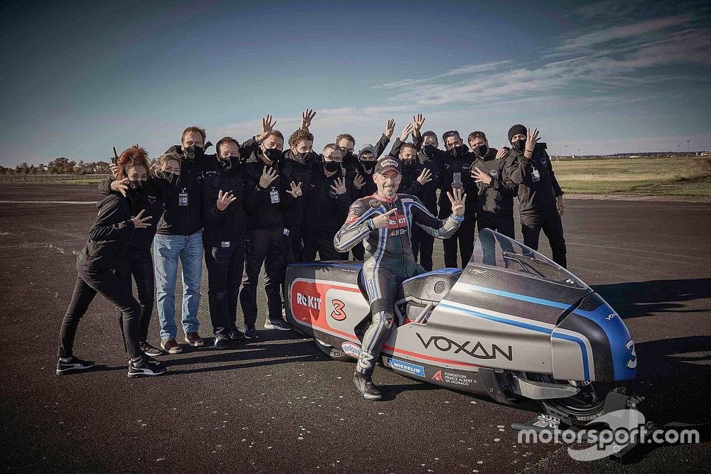 Biaggi bate 11 récord con una moto eléctrica... y motor Mercedes