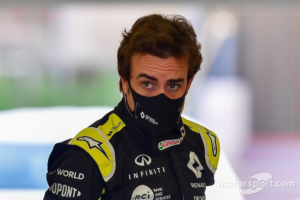 F1-coureur Alonso in ziekenhuis na aanrijding op racefiets