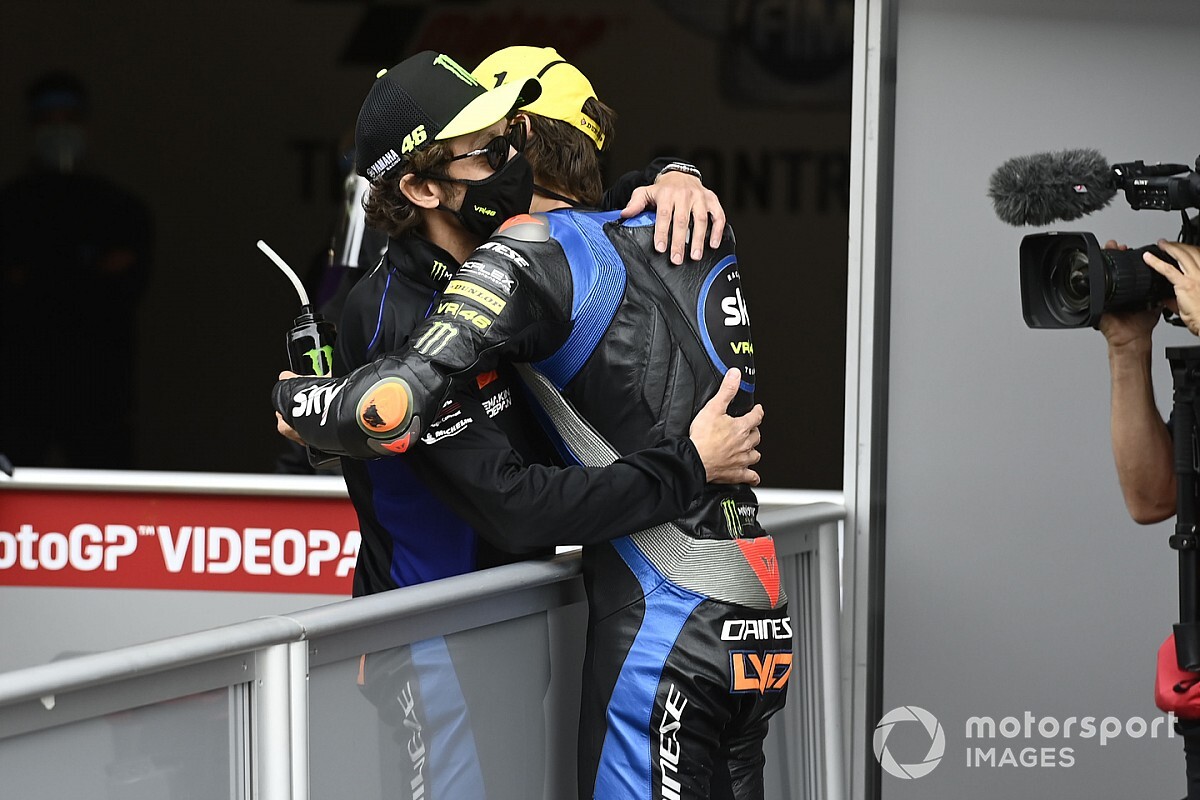 Rossi scherza con Marini: "Gli consiglio di restare in Moto2"