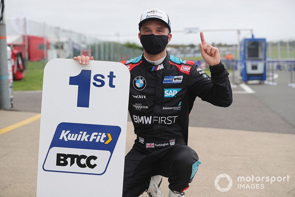 Snetterton BTCC: Turkington grabs last-lap pole from Hill