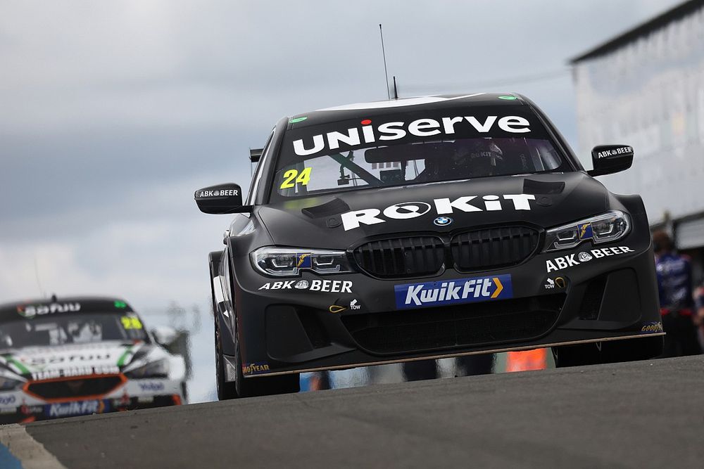 BTCC Knockhill: Hill wins Race 1 after thrilling Sutton fight