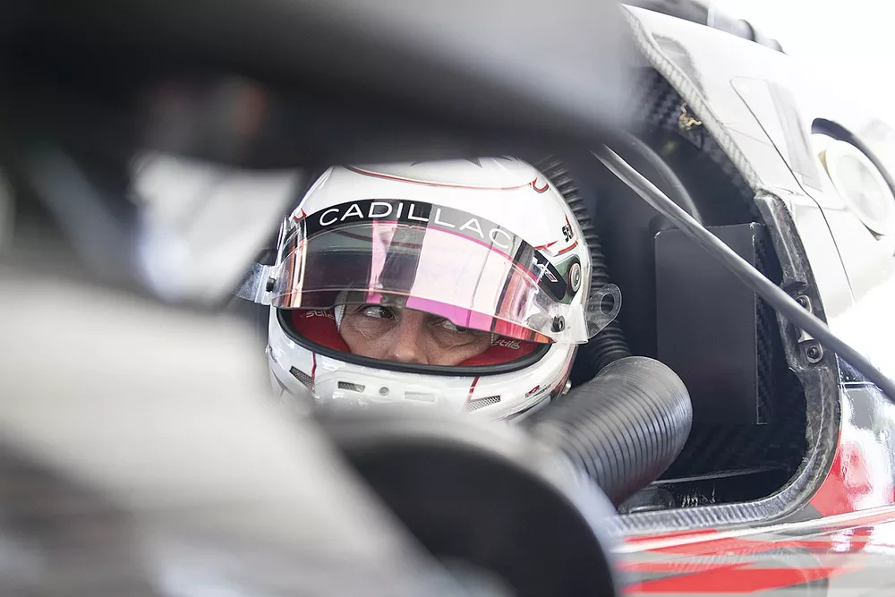 Earl Bamber au volant de la Cadillac LMDh GTP