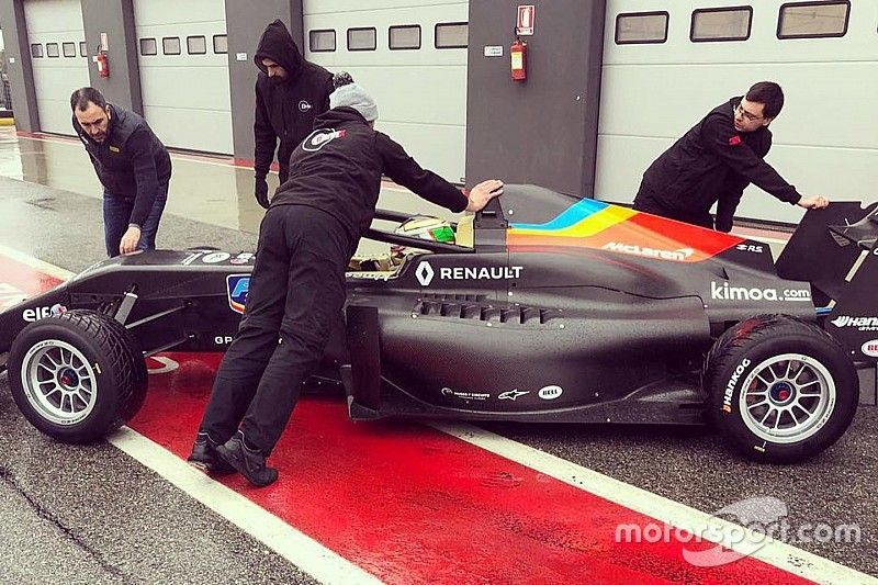 Mexicano Javier González participa en shakedown de equipo de Alonso en la Fórmula Renault