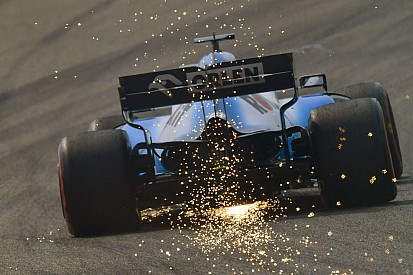 Villeneuve: Williams artık "bir yarış takımı değil"
