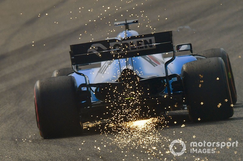 Villeneuve: Williams artık "bir yarış takımı değil"