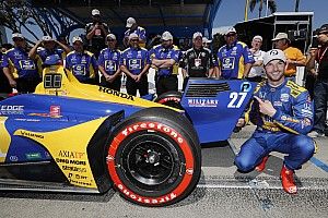 Росси завоевал поул на квалификации IndyCar в Лонг-Бич