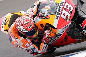 MotoGP, Jerez, Libere 1: Marquez precede un ritrovato Lorenzo, Rossi solo 18esimo