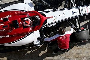 Скорость Alfa Romeo осталась загадкой для Райкконена