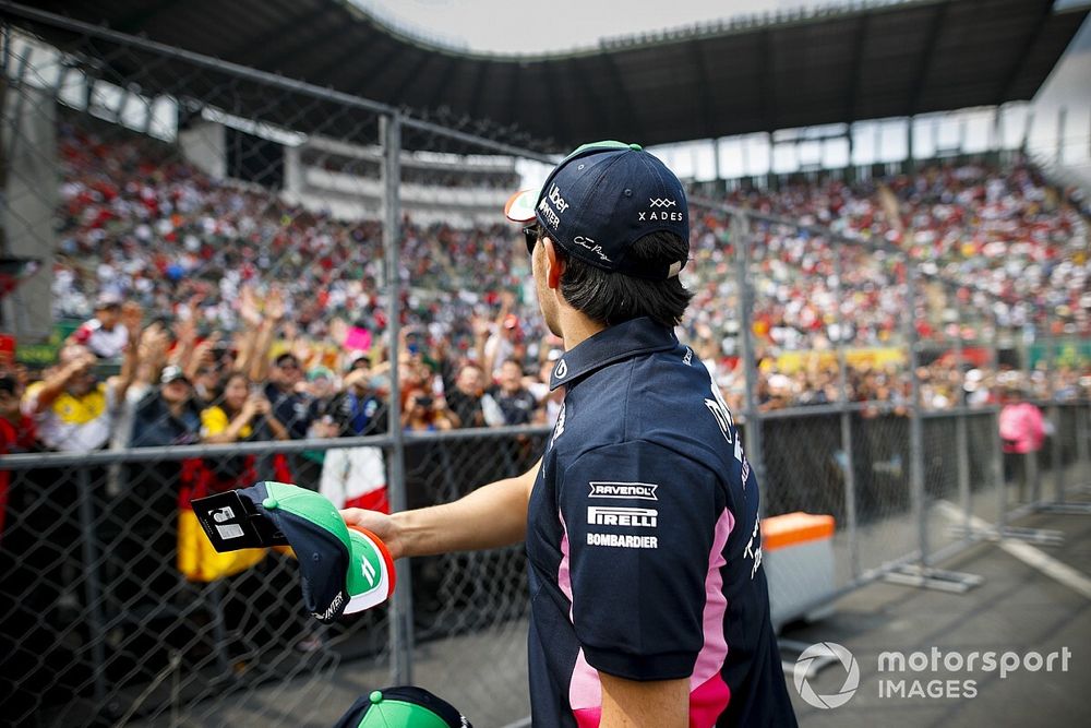 Sergio Perez, Racing Point, throws hats into the crowd