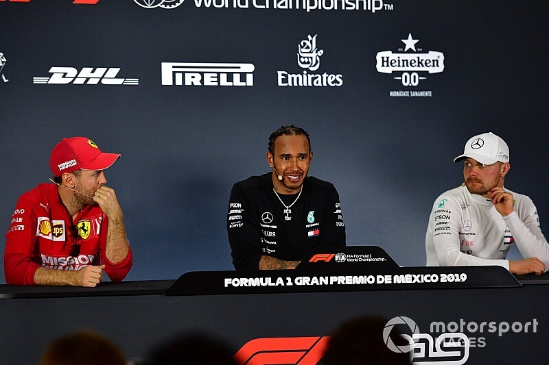 Ez Hamilton, Vettel és Bottas taktikája Verstappen ellen