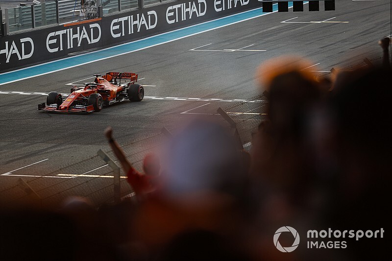 Vettel nagyon frappáns válasza arra, hogy Hamilton átveheti a helyét