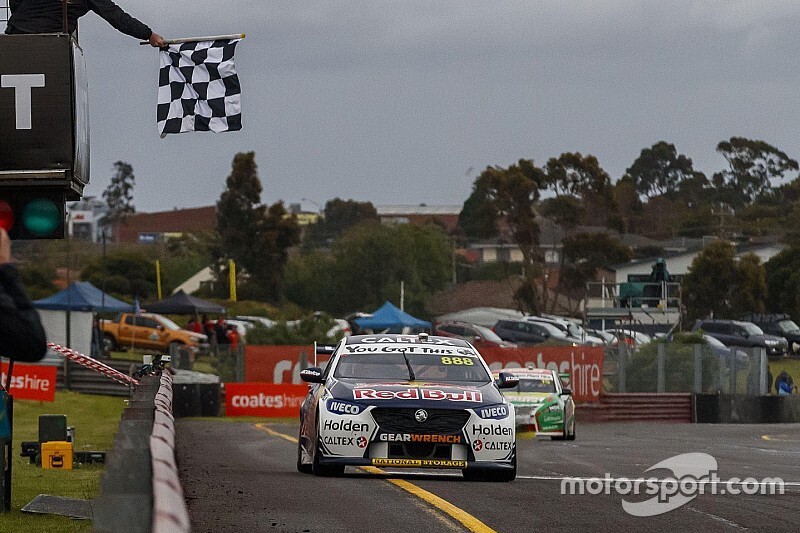 Sandown 500: Heat win hands pole to Whincup/Lowndes