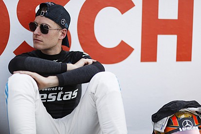 A híres YouTuber ádáz csatája Vandoorne ellen az F1 2019-ben (videó)