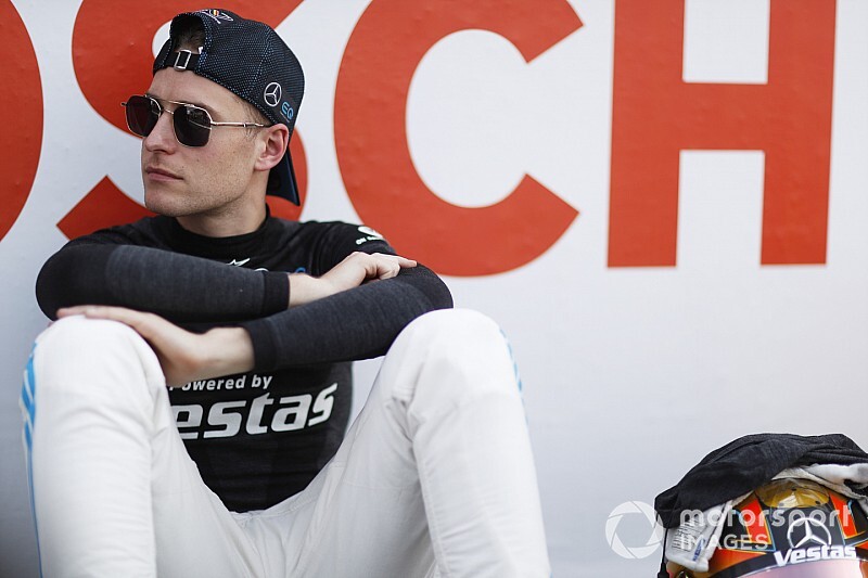 A híres YouTuber ádáz csatája Vandoorne ellen az F1 2019-ben (videó)