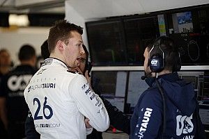 Kvyat diz que teste com carro da Ferrari o fez querer “voltar a todo custo”