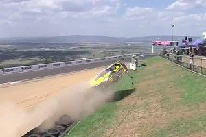 VIDEO: Zware crashes tijdens kwalificatie 12 uur van Bathurst