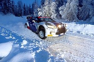 Экипажам WRC приказали иметь в машине две лопаты