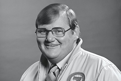 Australian broadcasting legend Mike Raymond dies