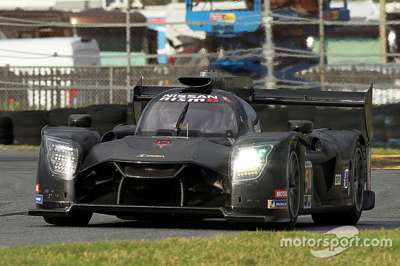 Nissan sorprende y Alonso se despide sin rodar en el último libre