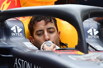 Incredibile Ricciardo: turbo rotto da un commissario in Messico!