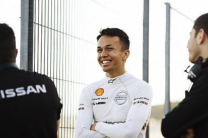 Caso Albon: come mai il pilota Toro Rosso è ancora nella lista della FE con Nissan?