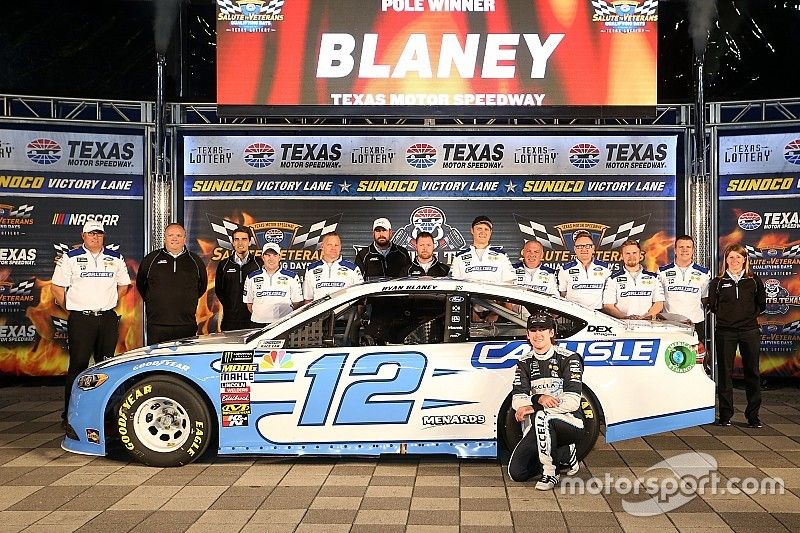 Pole sitter Ryan Blaney, Team Penske, Ford Fusion Accella/Carlisle