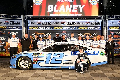 Ryan Blaney centra la pole in Texas in una Qualifica dominata dalle Ford