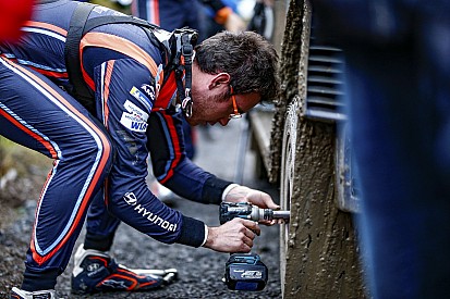 Neuville pierde terreno tras cometer un error en Gales