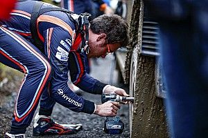 Neuville pierde terreno tras cometer un error en Gales