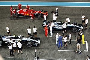 Hamilton: még egyetlen autóval sem álltunk ilyen közel egymáshoz