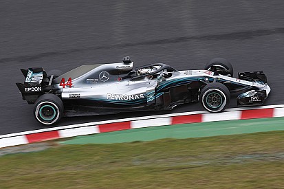 Hamilton voert de boventoon in eerste training Japan, Verstappen op P6