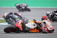 Márquez bate su propio récord de caídas en la sprint de Malasia