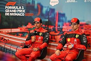 Eks Bintang Ferrari Percaya Kemampuan Leclerc dan Sainz