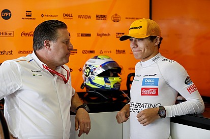 Amikor a saját F1-es csapafőnököd ellen játszol: „OH, ZAK A FALBAN!!!!”