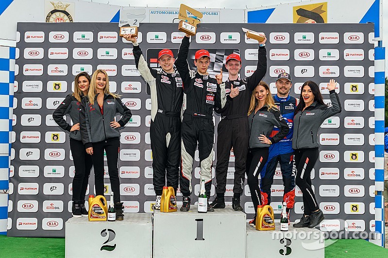KIA PLATINUM CUP – Serafin wygrywa ekscytujący wyścig w Poznaniu