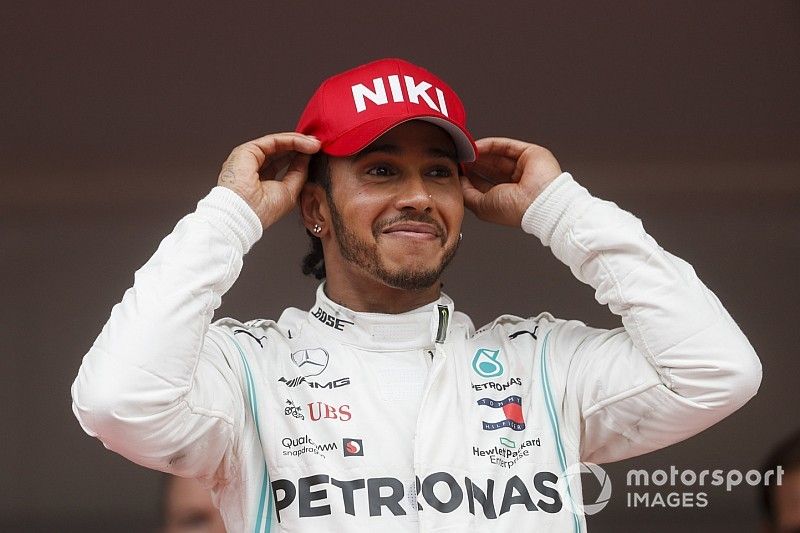 Podio: Ganador Lewis Hamilton, Mercedes AMG F1