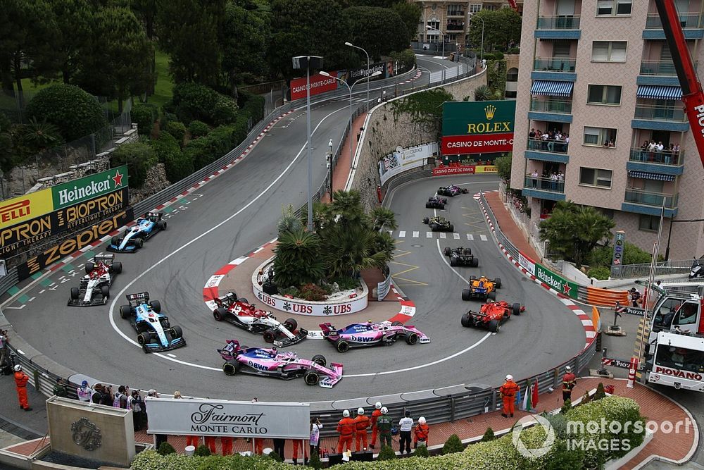 Romain Grosjean, Haas F1 Team VF-19, leads Lando Norris, McLaren MCL34, Charles Leclerc, Ferrari SF90, Lance Stroll, Racing Point RP19, Kimi Raikkonen, Alfa Romeo Racing C38, Sergio Perez, Racing Point RP19, Robert Kubica, Williams FW42, Antonio Giovinazzi, Alfa Romeo Racing C38, and George Russell, Williams Racing FW42