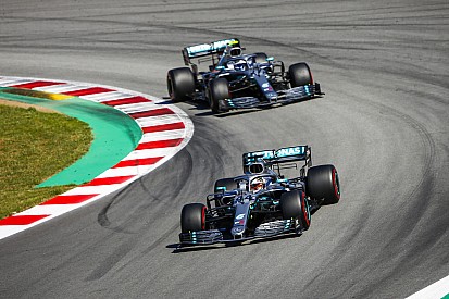 Mercedes tak bisa berbuat apa-apa soal dominasi