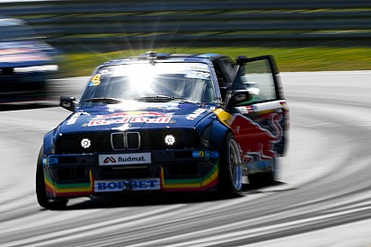 Brutális driftelésre vitték el Max Verstappent: videó