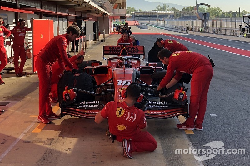 Ferrari prowadzi na testach