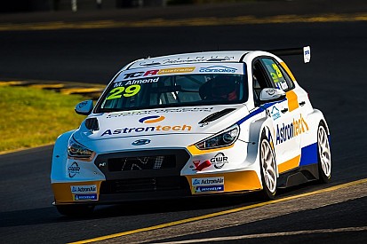 Sydney TCR: Hyundais lead first Australian series practice